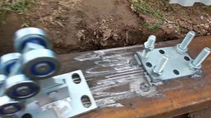 Как приварить швеллер к винтовым сваям для ворот