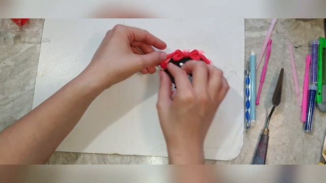 Лепим новогоднюю игрушку из воздушного пластилина смотреть онлайн