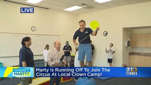 Where's Marty? Clowning Around At Circus Camp смотреть онлайн
