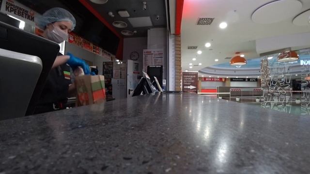 Пустой фуд-корт в торговом центре. Развожу заказы раньше таймера смотреть онлайн