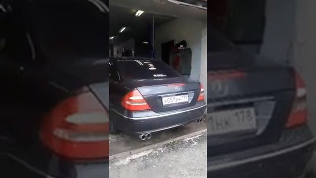 Ремонт глушителя на Мерседес W211 5.0l. Вырезали катализаторы. смотреть онлайн