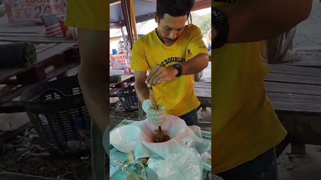 КАК ДОБЫВАЮТ ДИКИЙ МЕД? / HOW IS WILD HONEY EXTRACTED? смотреть онлайн