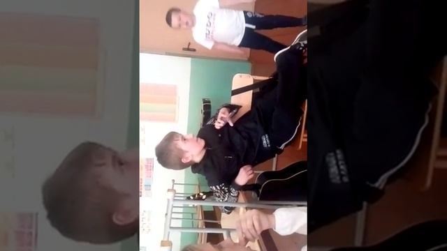 Тимати - Лада Седан. Ребёнок танцует под песню. смотреть онлайн