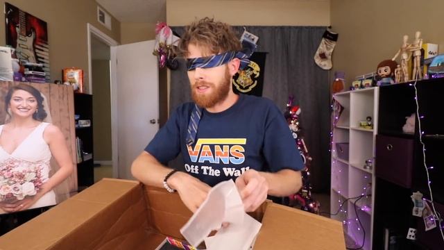 WHAT'S IN THE BOX! (CHALLENGE!) смотреть онлайн