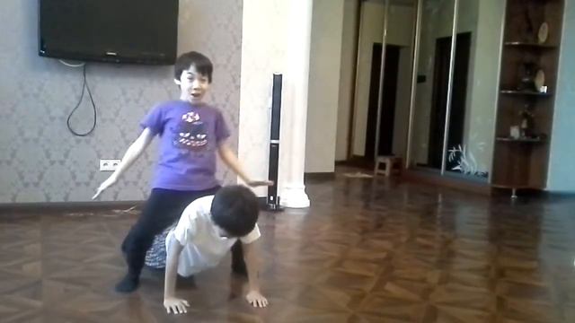 Они танцуют оппа гангнам стайл смотреть онлайн