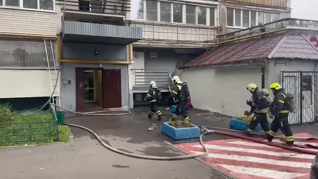 Пожар произошел в жилом доме в Чертаново смотреть онлайн