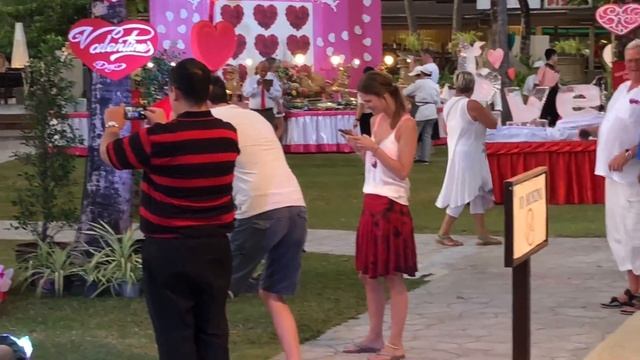 Таиланд Пхукет Вот такой вот сюрприз приготовили к Дню Святого Валентина работники отеля смотреть онлайн