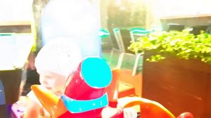 Детские Аттракционы для детей. Маша катается на детских машинках