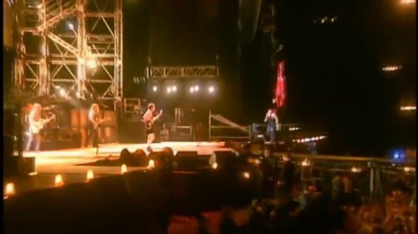 АСДС. Ангус Янг зажигает!