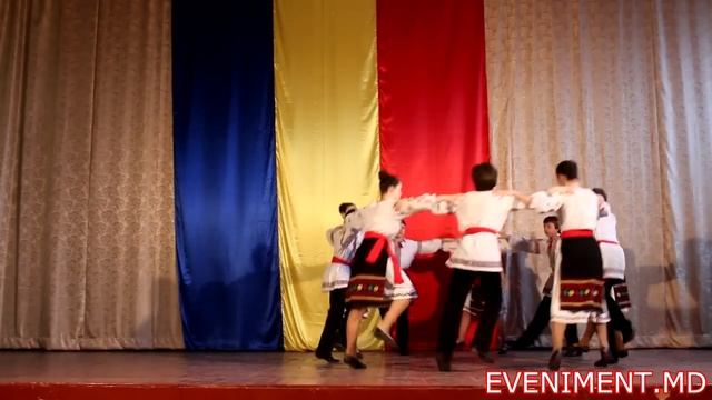 LiceulSportiv.md - Ansamblul "Plai Natal" - Hora si Sirba смотреть онлайн