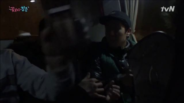 floweryoungboy 납득이 조정석, 깨방정 ′각기 댄스′ 160101 EP.1 смотреть онлайн