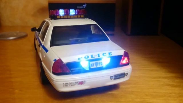 Ford Crown Victoria NYPD Interceptor 2001 White 1:18 Greenlight смотреть онлайн