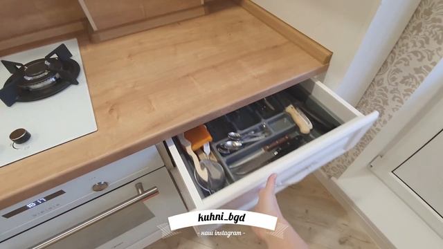 МАЛЕНЬКАЯ БЕЛАЯ КУХНЯ с техникой Midea, Weissgauff /// Белорусские кухни ЗОВ на заказ Белгород обзо смотреть онлайн