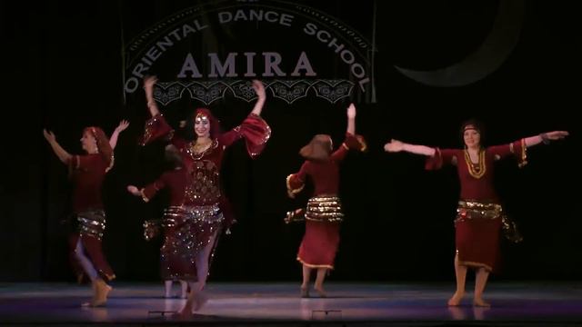 Belly dance by Oksana Makarenko with her students "Fakerni" by Haifa Wehbe смотреть онлайн