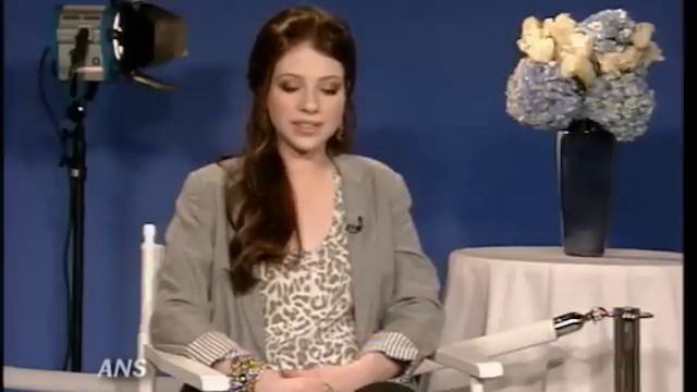 MICHELLE TRACHTENBERG CREATES HANDBAG & JEWELRY