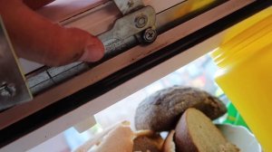 Как открыть пластиковое окно-фрамугу на полный угол. Фурнитура Maco