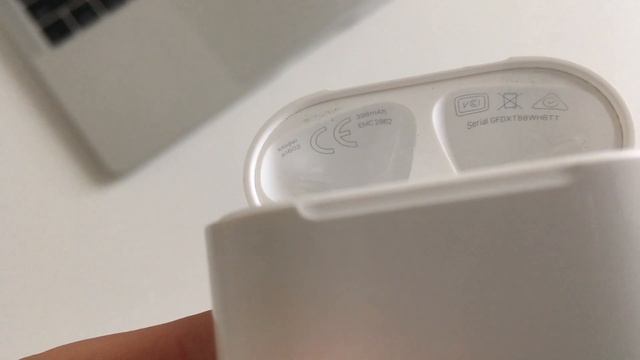 Кейсы с комплектов AirPods 1 и 2 поколения. Есть отличия? смотреть онлайн