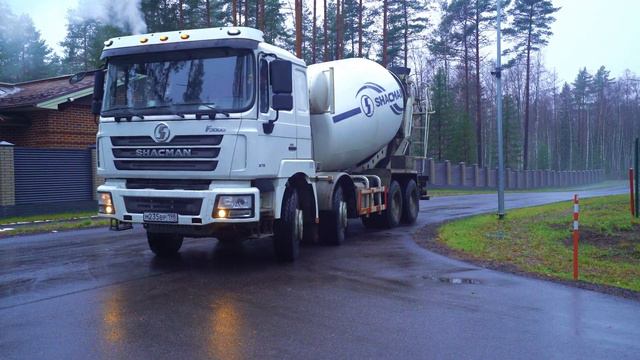 Видео бетонирования фундаментной плиты дома в коттеджном поселке Репино Парк. Санкт-Петербург смотреть онлайн