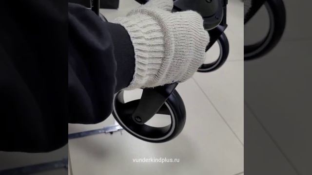 Колеса коляски тарахтят и болтаются? смотреть онлайн