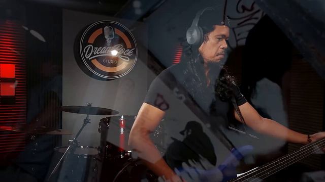 Bored - by Deftones - Bass Playthrough Cover featuring Voltaire "Scum" Abelgas at DreamRock Studio смотреть онлайн