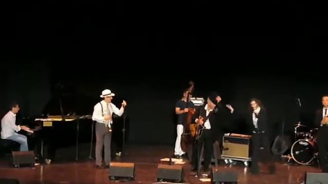 Макар с бэндом в Т-А смотреть онлайн