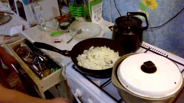 Жареная рыба на "луковом" масле смотреть онлайн