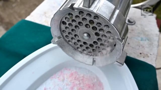 Огромные Чупа-Чупсы против мясорубки смотреть онлайн