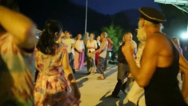 С чарами не справишься! Дед сыроед 92 года отжигает на Русской вечерке Фестиваль Восхождение 2022 смотреть онлайн