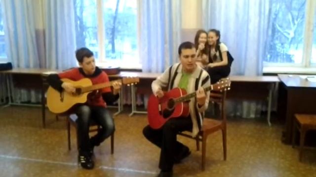 Репетиция на гитаре. Город сказка . смотреть онлайн