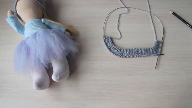 Кофта для куклы регланом сверху. Часть 2. Процесс вязания. смотреть онлайн