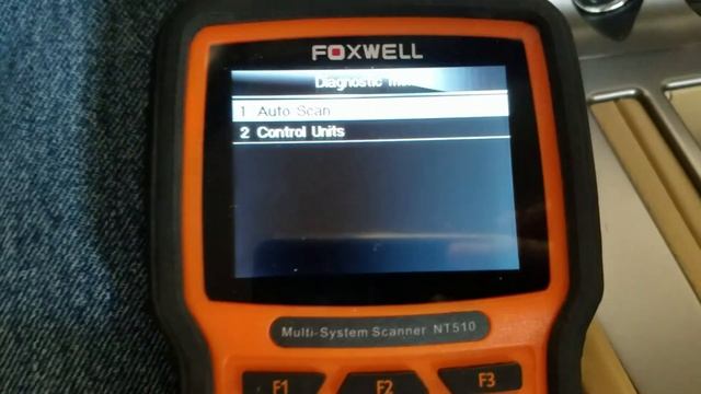 Resetting the Time for Regular Service Indicator in an Aston Martin DB9 using a Foxwell NT510 OBDII смотреть онлайн
