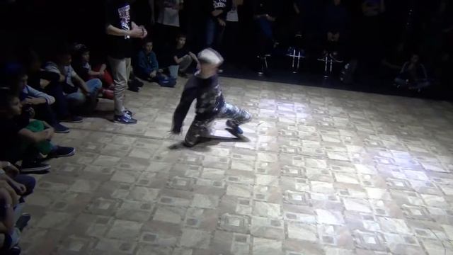 Zaki Ro, Мишка Малышка и White Demon, финал 1vs1, 14 17 лет, Колизей, Балаково 23 10 2016 смотреть онлайн