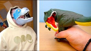 ДИНОЗАВТР РЫЧИТ И ВЕРТИТСЯ ИЗ ТИКТОКА И МАСКА ДИНОЗАВРА ОТКРЫВАЕТСЯ РОТ