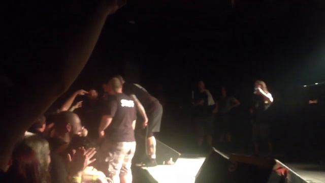 Phil Anselmo stops a fight смотреть онлайн
