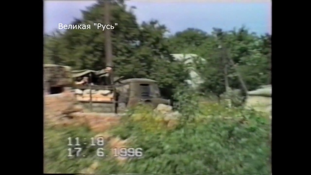 Солдат с пулеметом РПК между кузовом и кабиной на Шишиге. Грозный, лето 1996 год смотреть онлайн