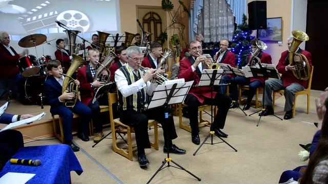 Унеча. Клуб 1 Мая. Духовой оркестр "Мажор". Вечер "Старое, доброе советское кино". смотреть онлайн