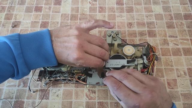 HITACHI TRK-W55E замена пасиков и айдлера смотреть онлайн