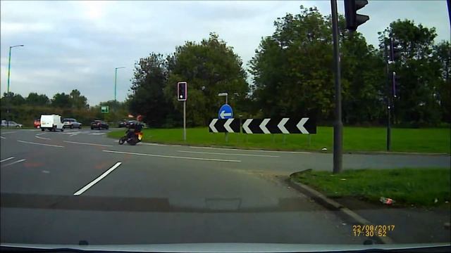 Moped Menace. 22/08/17. смотреть онлайн