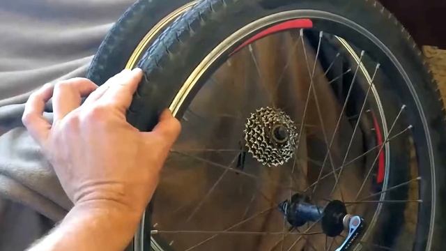 Schwinn Cruiser FAT Bike Tire with KEVLAR смотреть онлайн