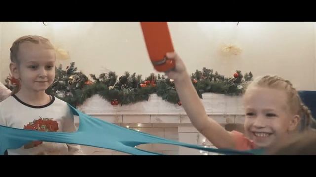 День Рождения Агаты с куклами LOL и бумажным шоу смотреть онлайн