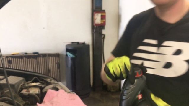 ЧТО БУДЕТ, ЕСЛИ СМЕШАТЬ МОТОРНЫЕ МАСЛА И ЗАЛИТЬ В ДВИГАТЕЛЬ?! смотреть онлайн