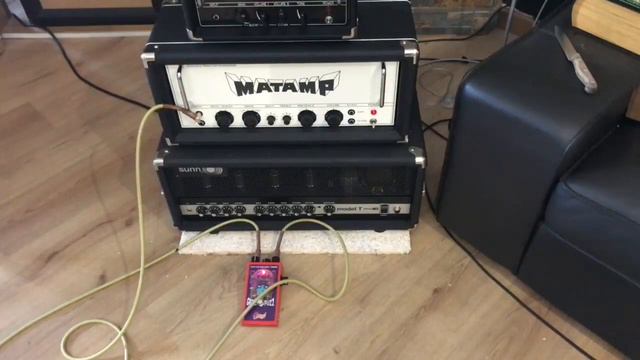 MATAMP GT120 vs SUNN MODEL T reissue DOOM AMPS / Stonefly Effects GRIZZLY fuzz смотреть онлайн