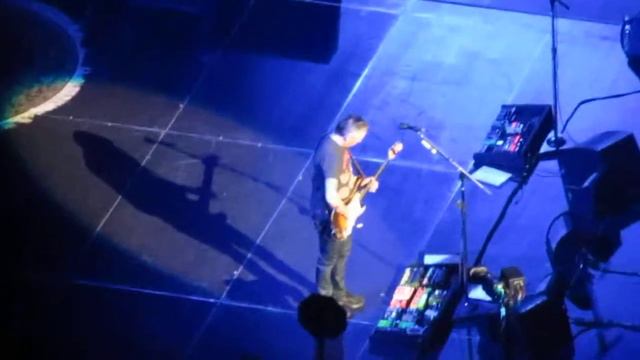 Mike McCready of Pearl Jam performs "Eruption" at the Barclays Centers on 10/18/13 смотреть онлайн