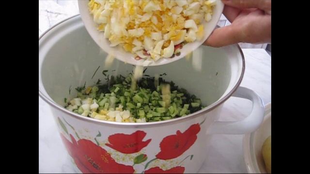 Окрошка домашняя. Окрошка на кефире. Окрошка рецепт классический на кефире. смотреть онлайн