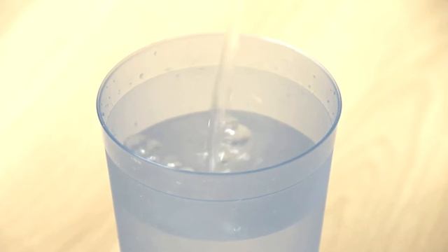 Взаимосвязь выдержки и диафрагмы на примере стакана воды смотреть онлайн