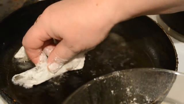 Как вкусно пожарить рыбу/ Жареная мойва на сковороде. смотреть онлайн