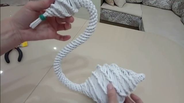 ЛЕБЕДЬ из бумажных трубочек. Спиральное плетение. смотреть онлайн