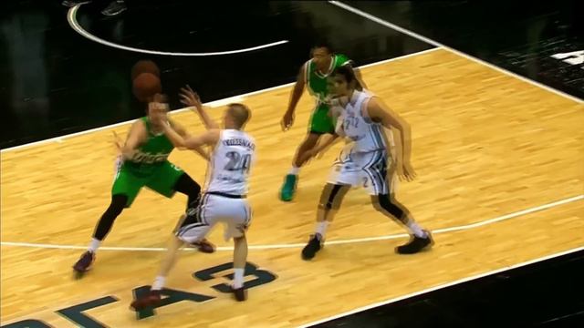 Evgeny Voronov Posterizes Michael Carrera смотреть онлайн