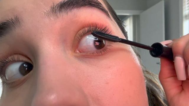 L'Oréal Voluminous Original VS L'Oréal Telescopic Mascara | BROWN vs BLACK? смотреть онлайн