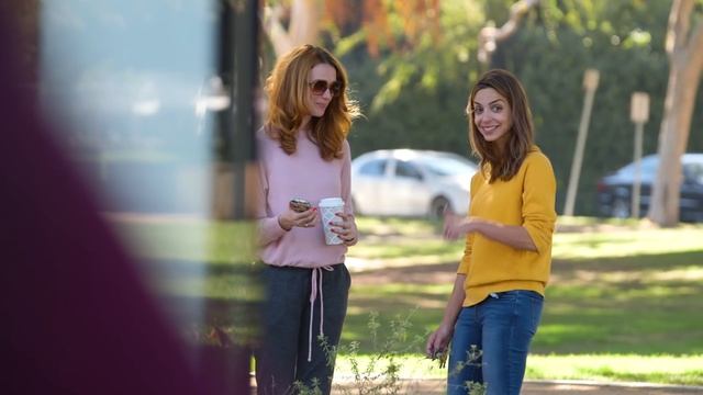 THE "COOL MOMS" ARE DOING THIS... смотреть онлайн